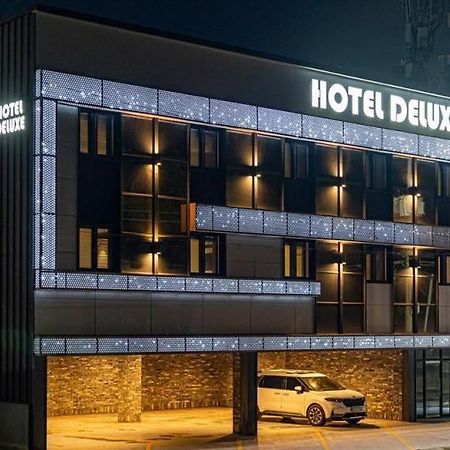 Deluxe Motel Geoje Buitenkant foto