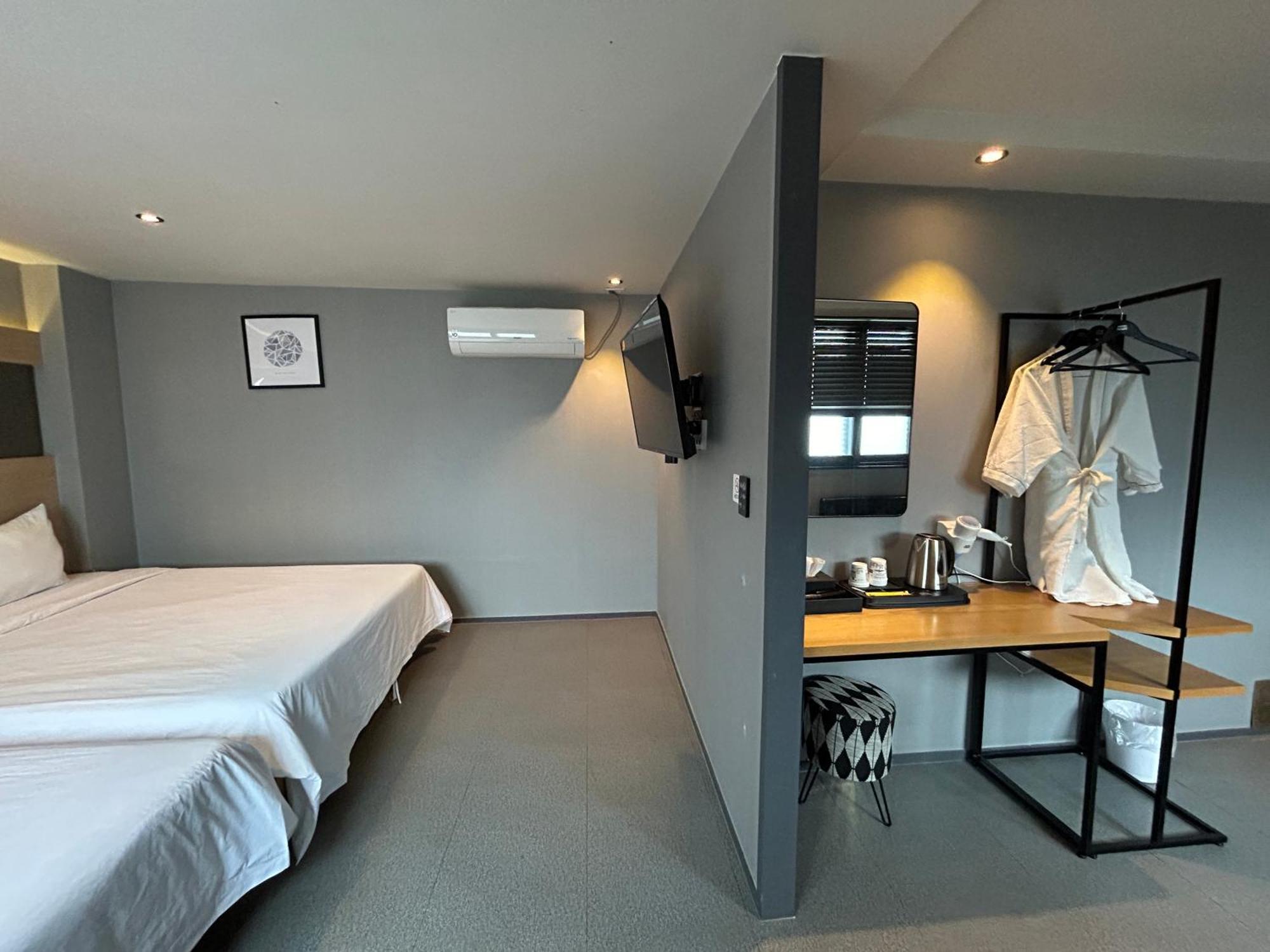 Deluxe Motel Geoje Buitenkant foto