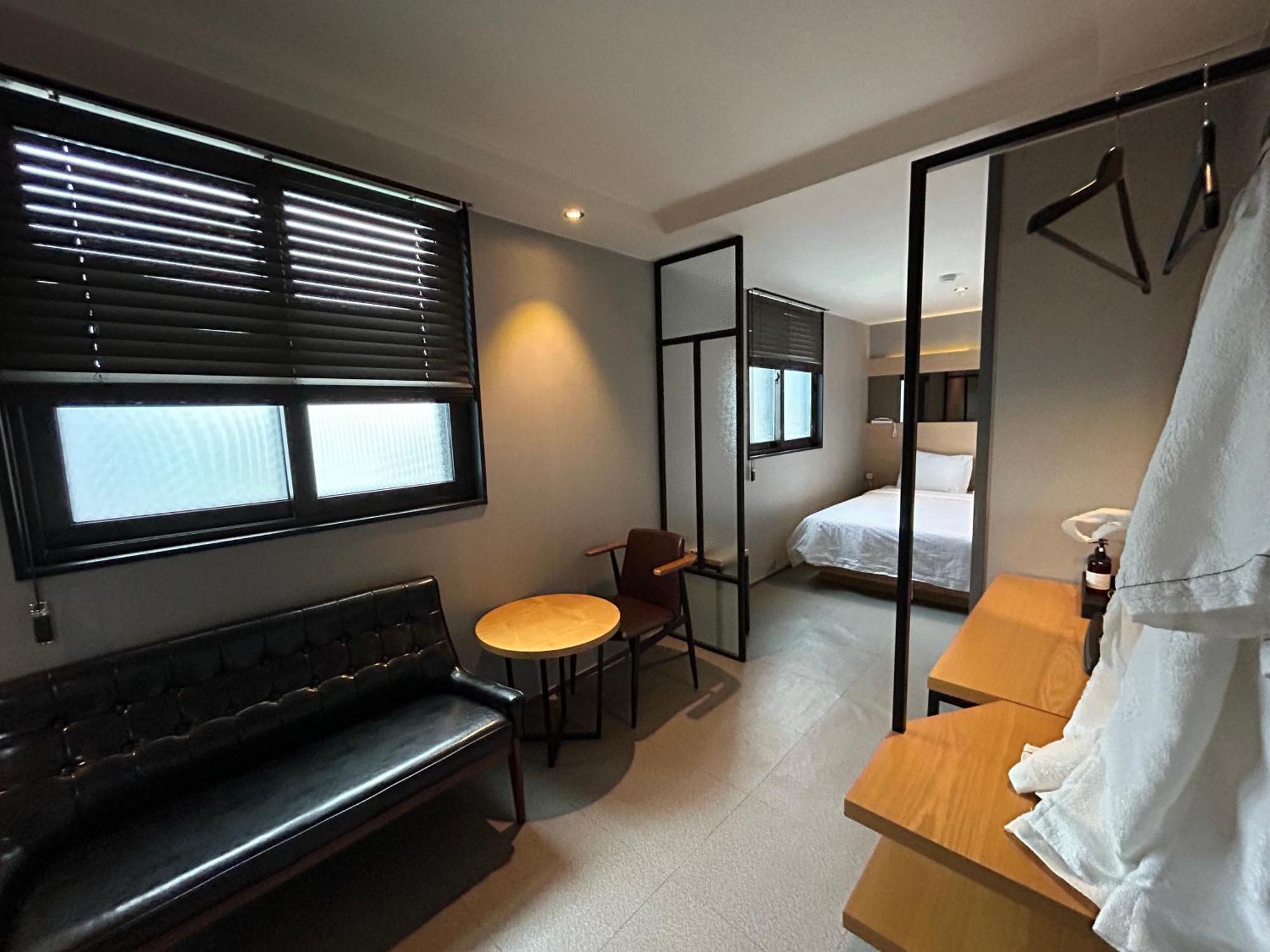 Deluxe Motel Geoje Buitenkant foto