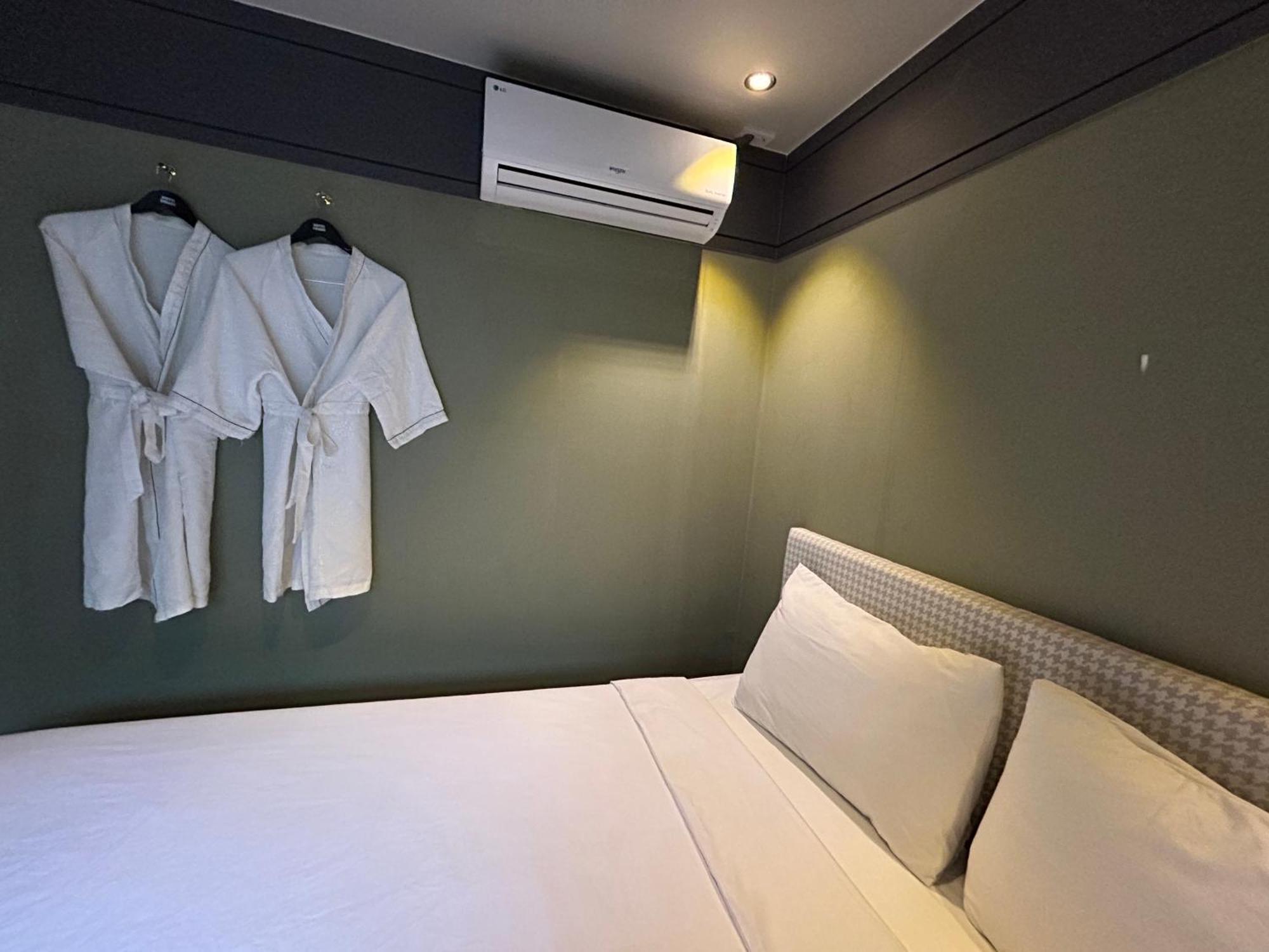 Deluxe Motel Geoje Buitenkant foto