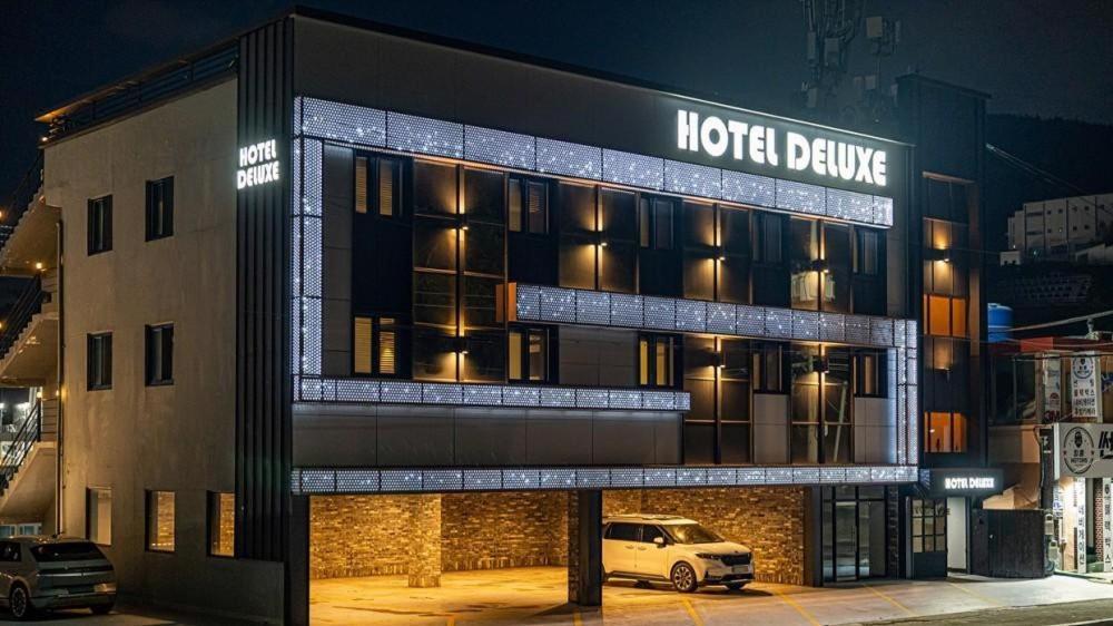 Deluxe Motel Geoje Buitenkant foto