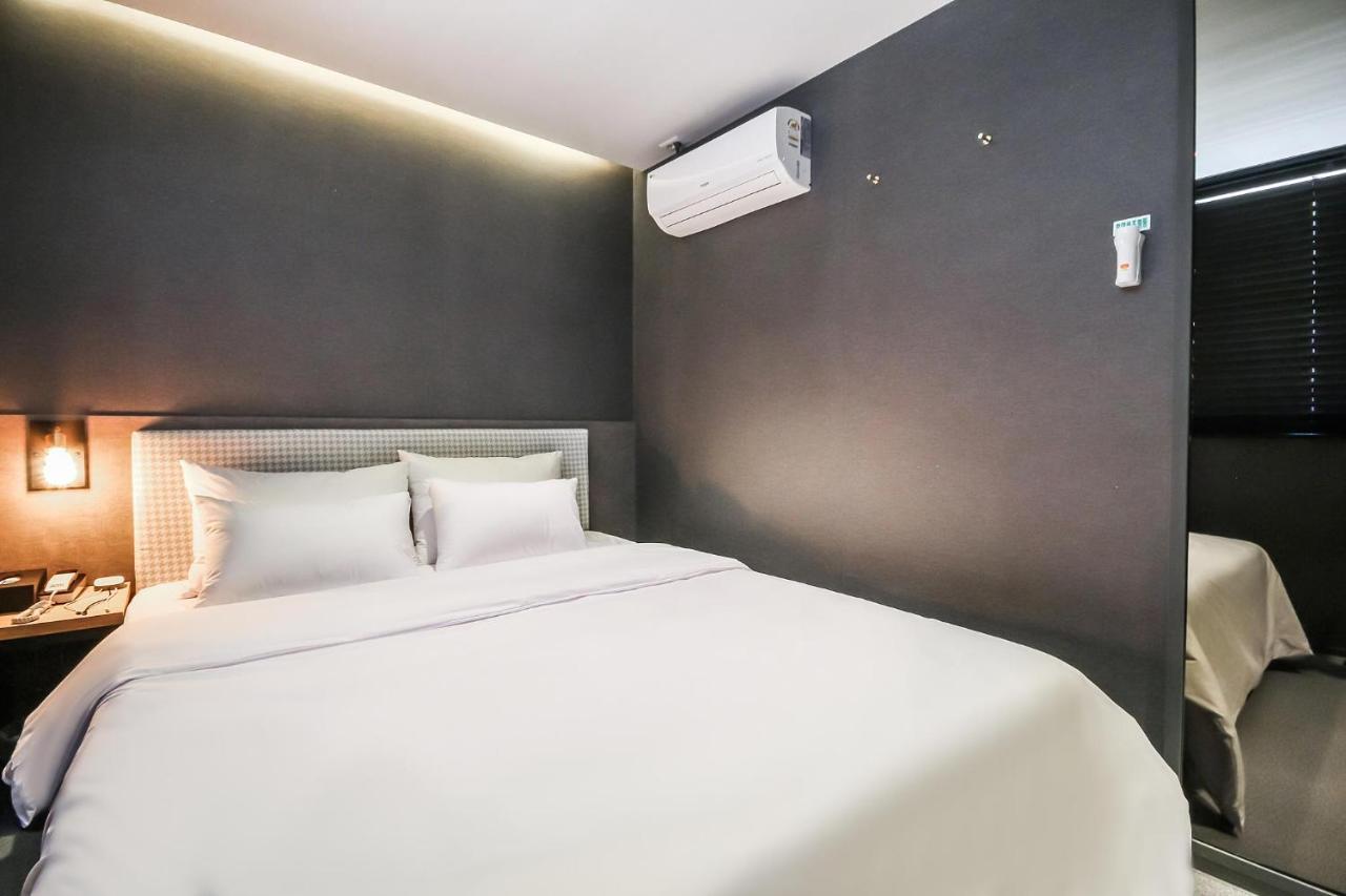Deluxe Motel Geoje Buitenkant foto