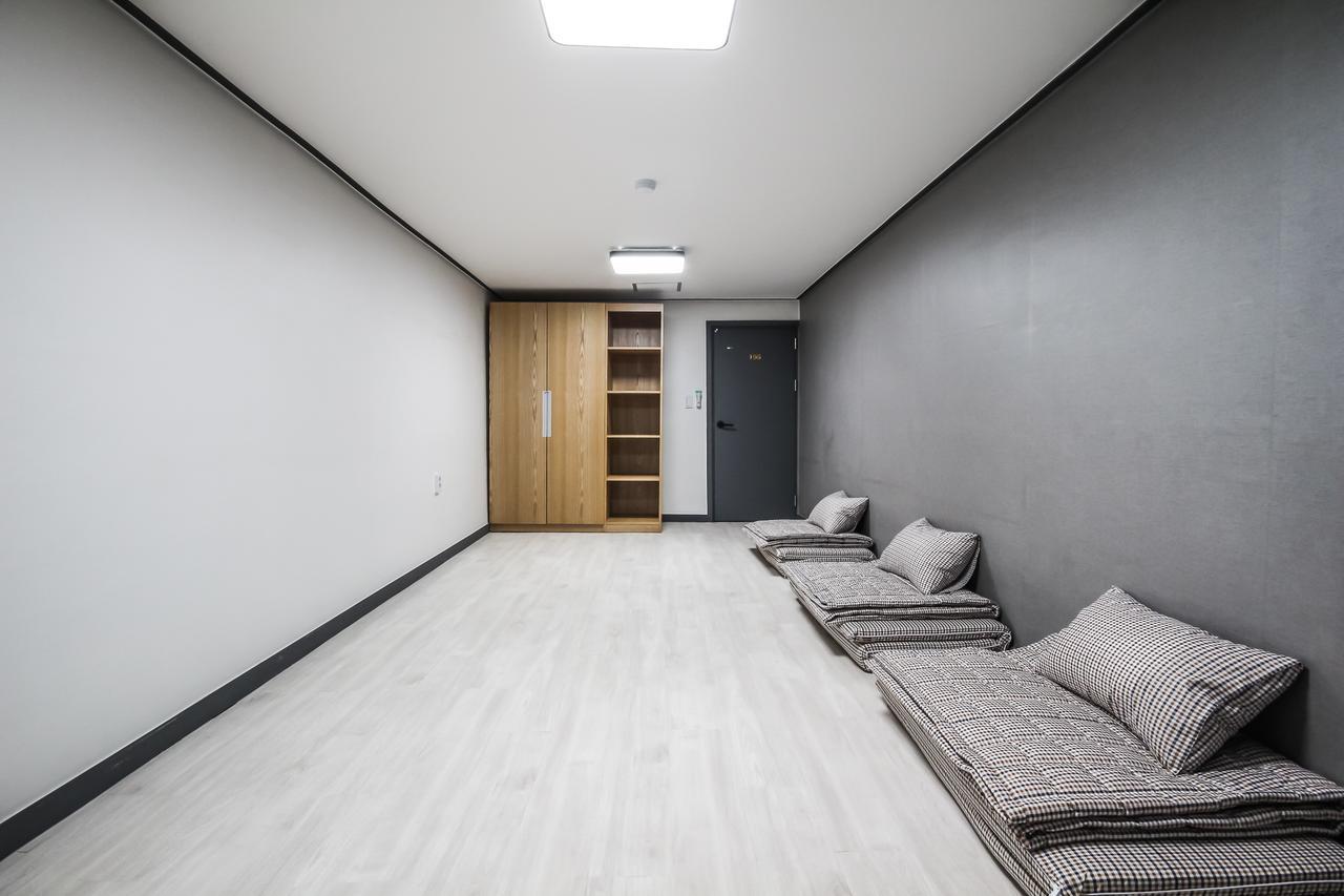 Deluxe Motel Geoje Buitenkant foto